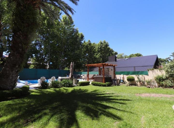casa +7amb con jardín y pileta en Olivos! 3