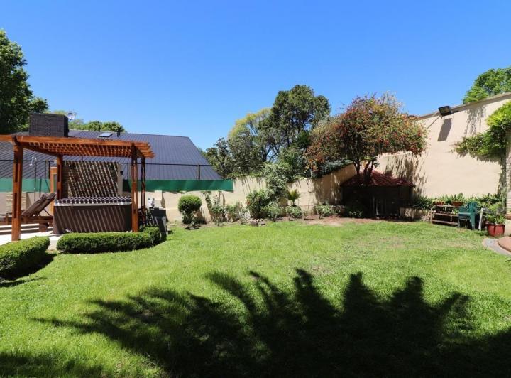 casa +7amb con jardín y pileta en Olivos! 1