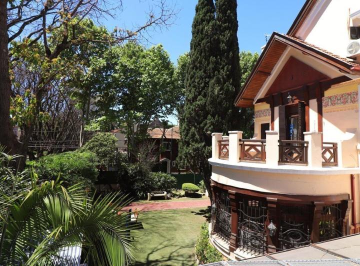 casa +7amb con jardín y pileta en Olivos! 4