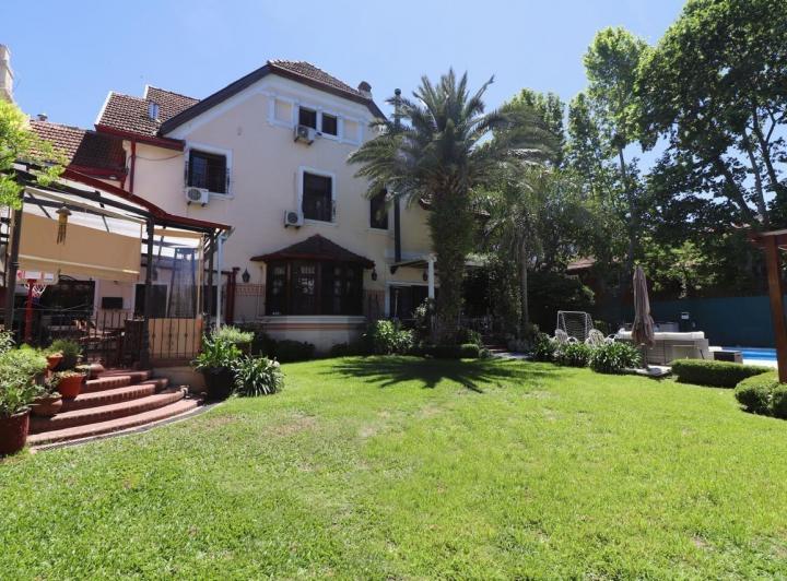 casa +7amb con jardín y pileta en Olivos! 5