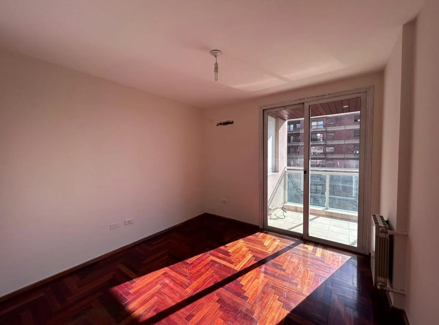 Departamento en Alquiler | 1 Dormitorio | Frente con Balcón | Edificio de Categoría 5