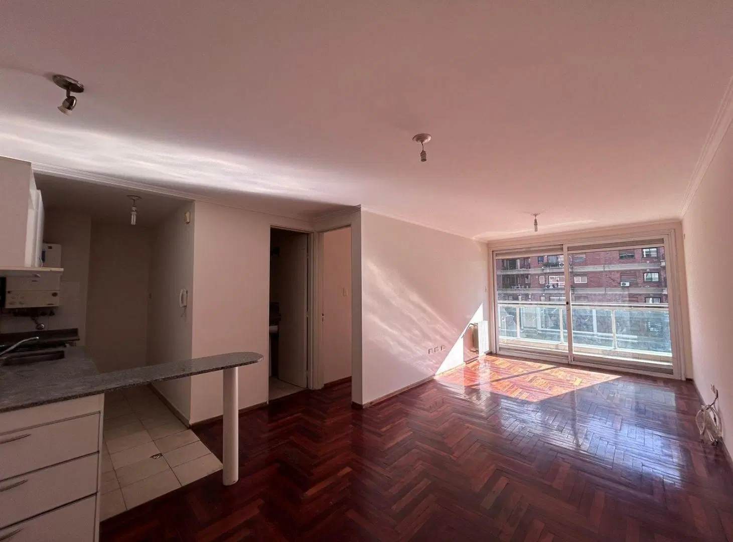Departamento en Alquiler | 1 Dormitorio | Frente con Balcón | Edificio de Categoría 3