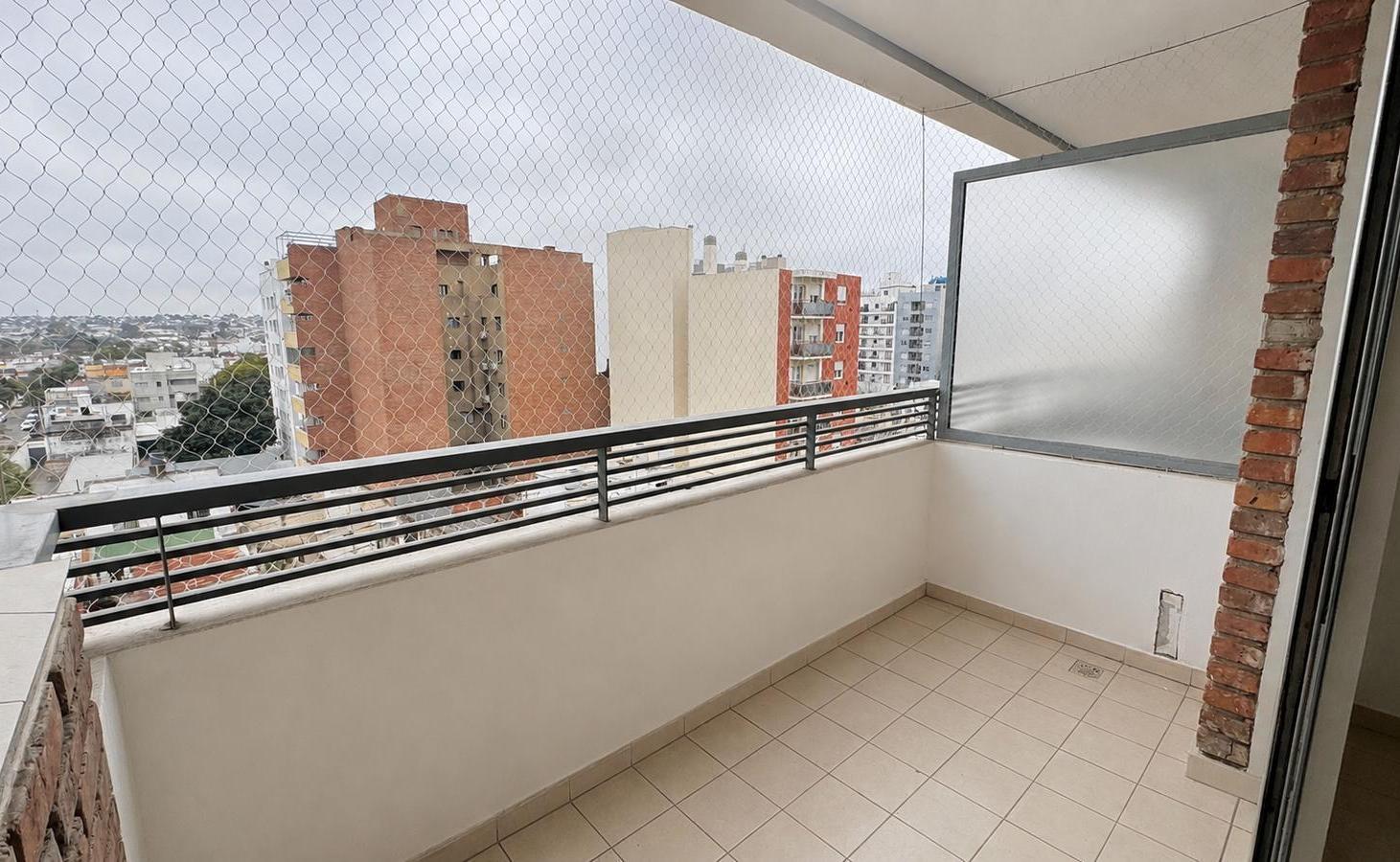 Foto de Departamento en Alquiler | 1 Dormitorio | Barrio General Paz | Frente, imagen 2