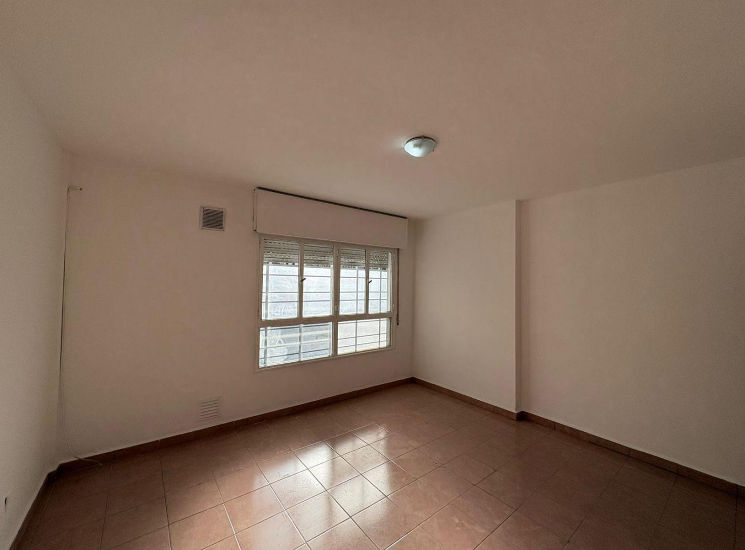 Foto de Departamento en Alquiler | 2 Dormitorios | Centro | Planta Baja con, imagen 2