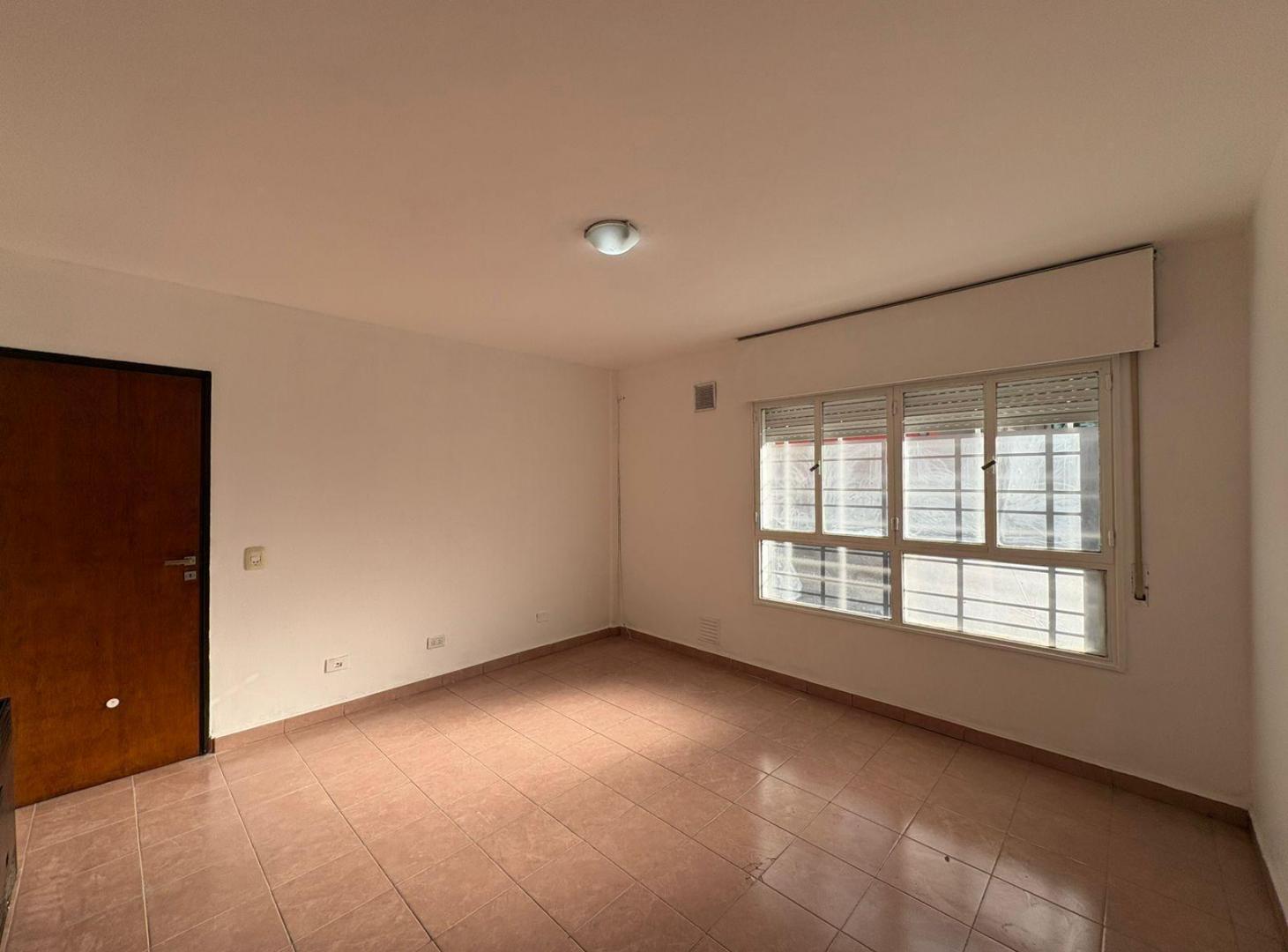 Foto de Departamento en Alquiler | 2 Dormitorios | Centro | Planta Baja con, imagen 3
