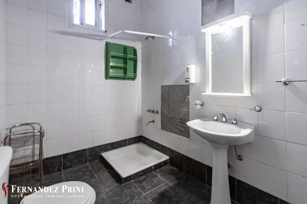 Semipiso 5 Ambientes con Lavadero Independiente en Monserrat, Apto Profesional 4