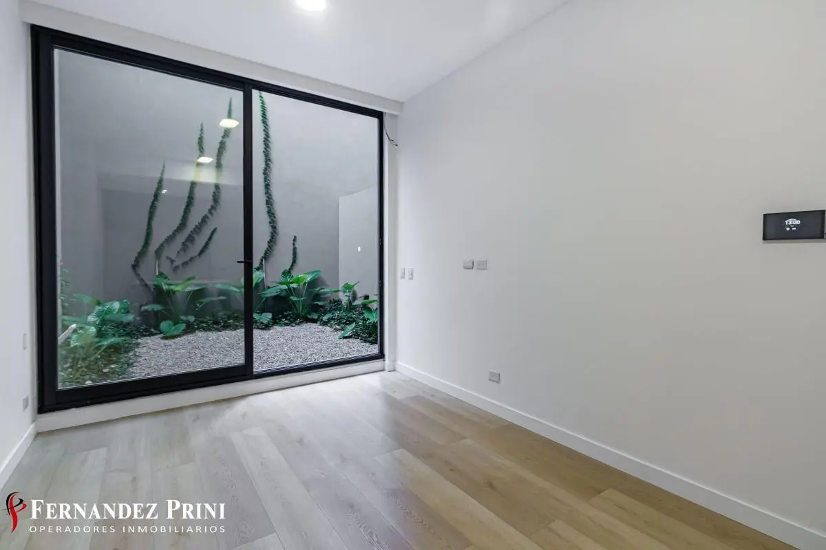 Excelente monoambiente de 53m² a estrenar, con patio 2