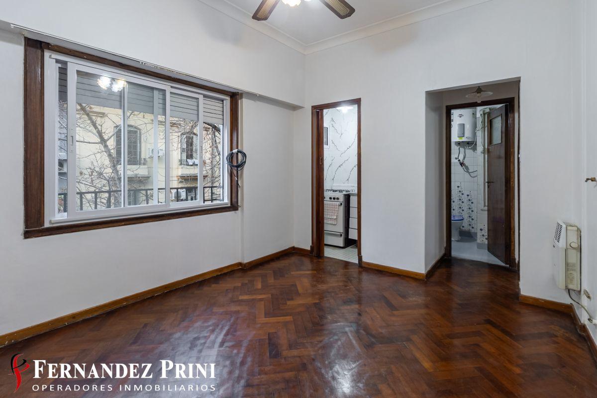 Semipiso dos ambientes apto profesional en Balvanera
