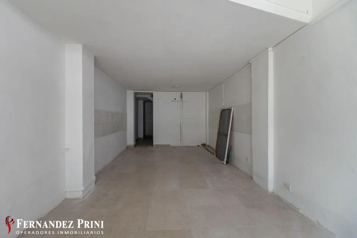 Local de 60m² con dos plantas, a metros de Av. Santa Fe 2
