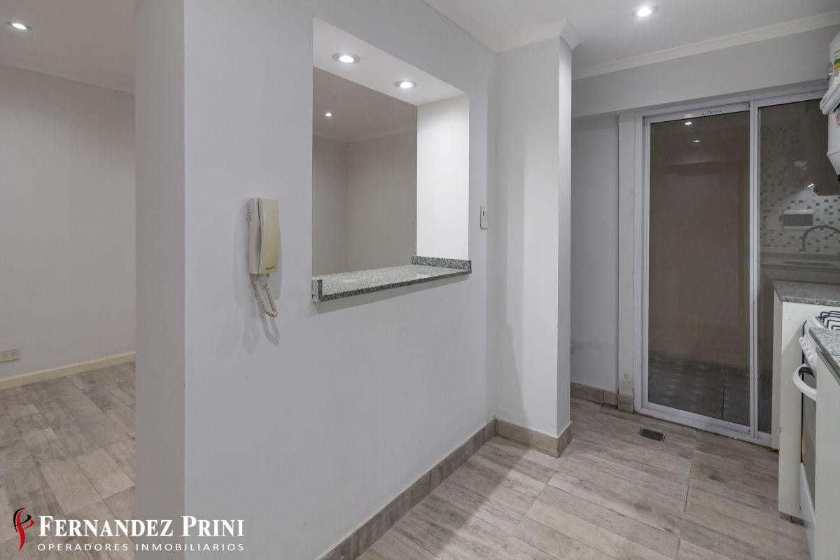 Foto de Departamento 2 ambientes reciclado a nuevo, con patio cubierto, imagen 5