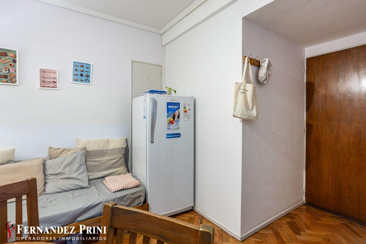 Foto de Muy buen departamento 2 ambientes con lavadero, a metros del Abasto, imagen 5