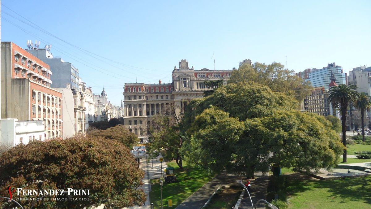 Foto de Excelente oficina frente a Plaza Lavalle, imagen 1