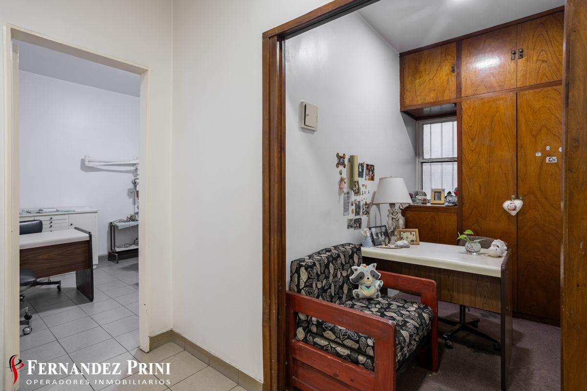Foto de Muy buen semipiso 4 ambientes apto profesional, con patio, imagen 2