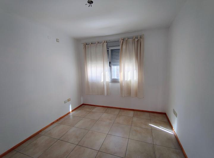Amplio Dpto con dos frentes 1