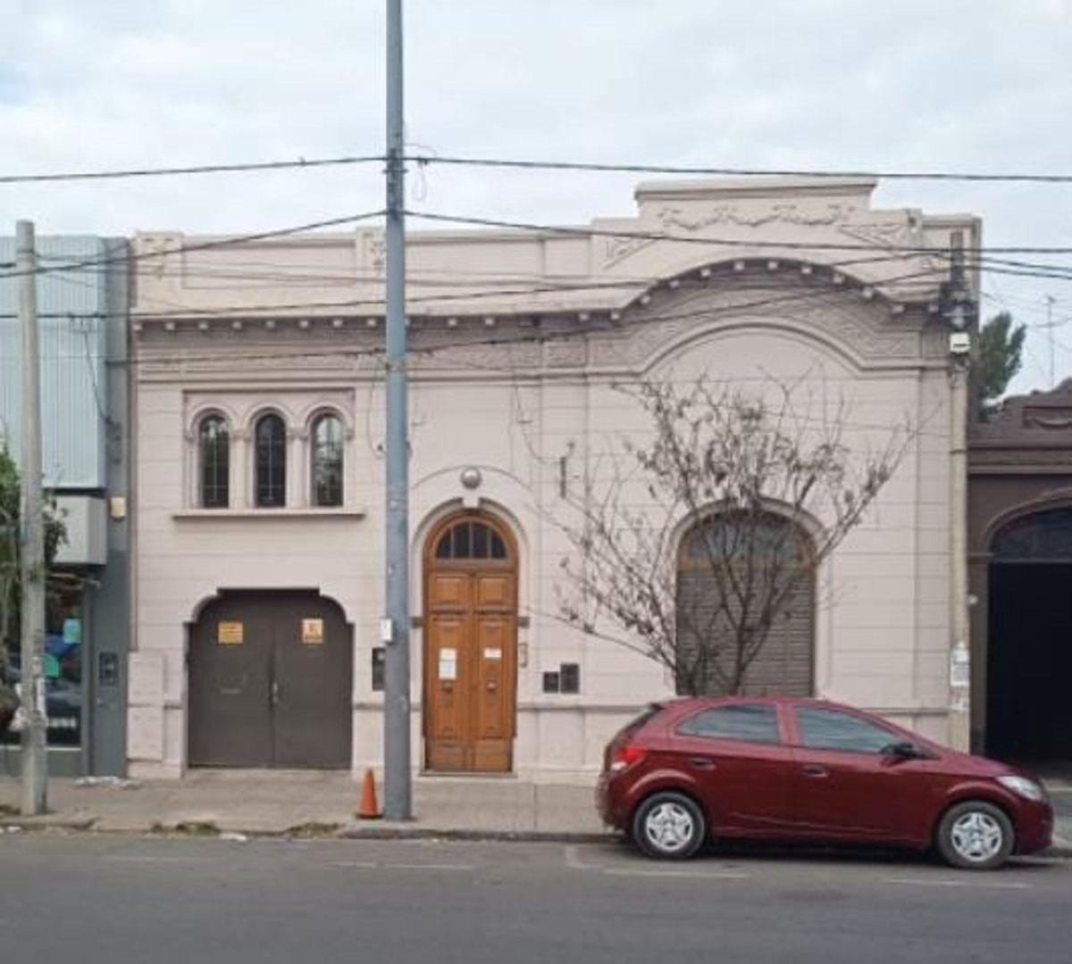 Hermosa casona + dpto ideal para inversión comercial