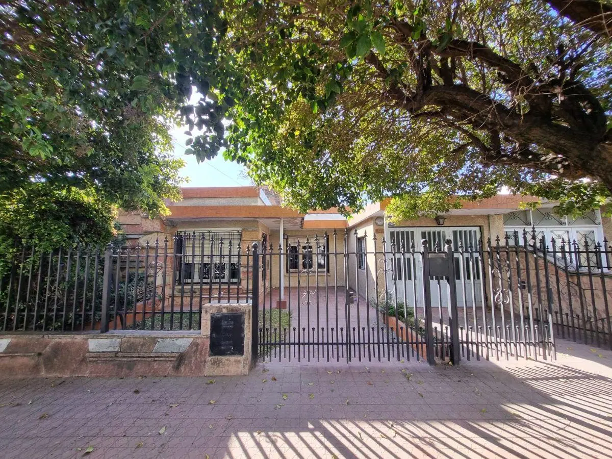 Casa en venta de 4 dormitorios B° Deán Funes 2