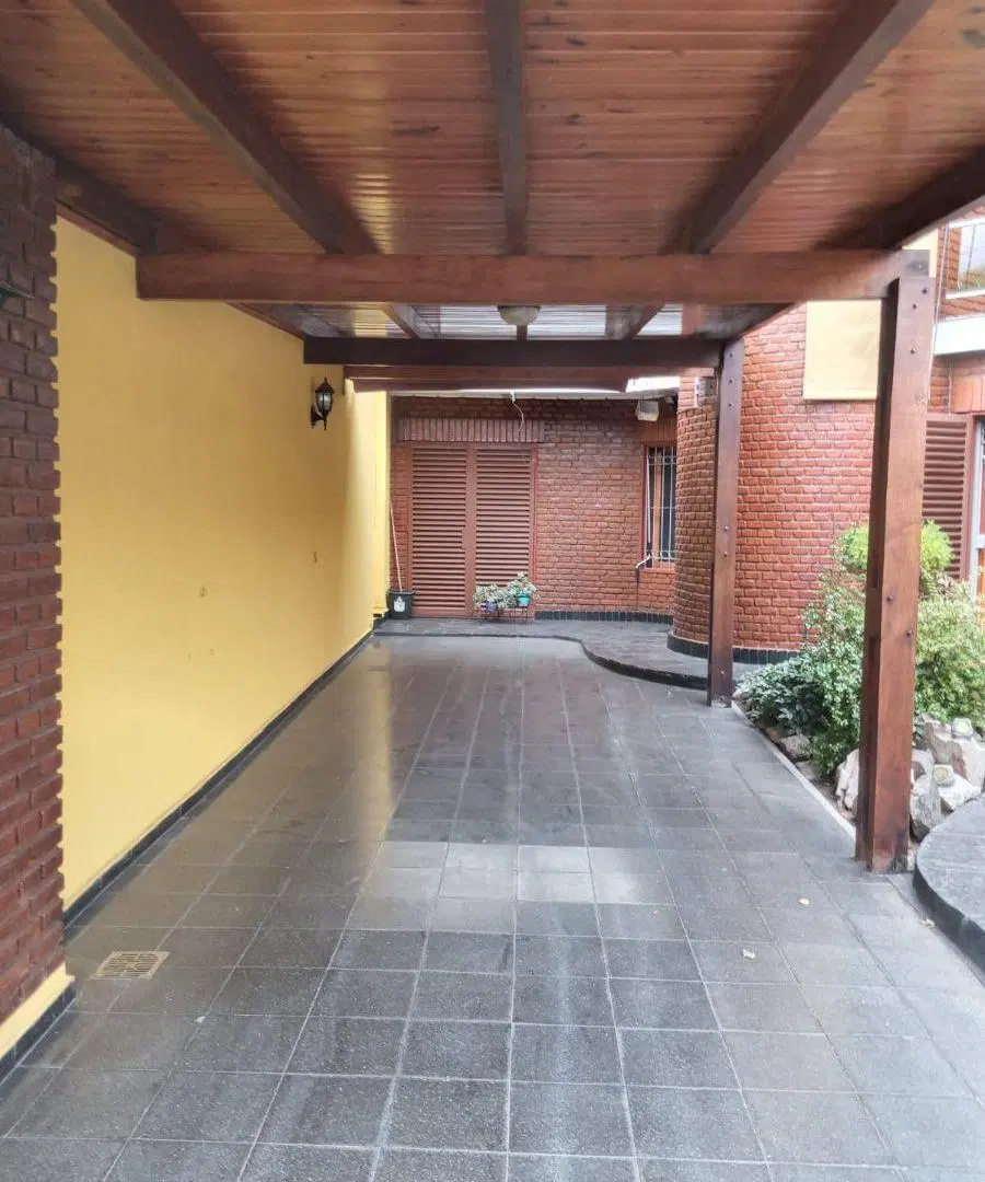 CASA DE CATEGORÍA EN B° AYACUCHO 4