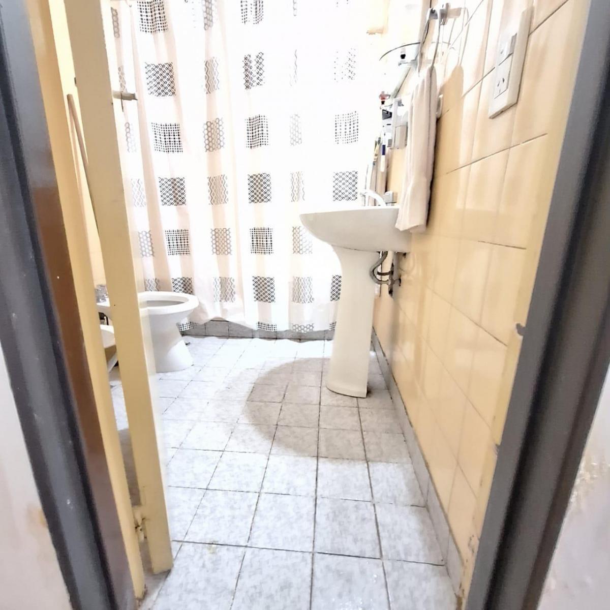 Foto de 2 AMB., CON PATIO - ZONA CENTRO - APTO PROFESIONAL - con renta, ideal, imagen 3