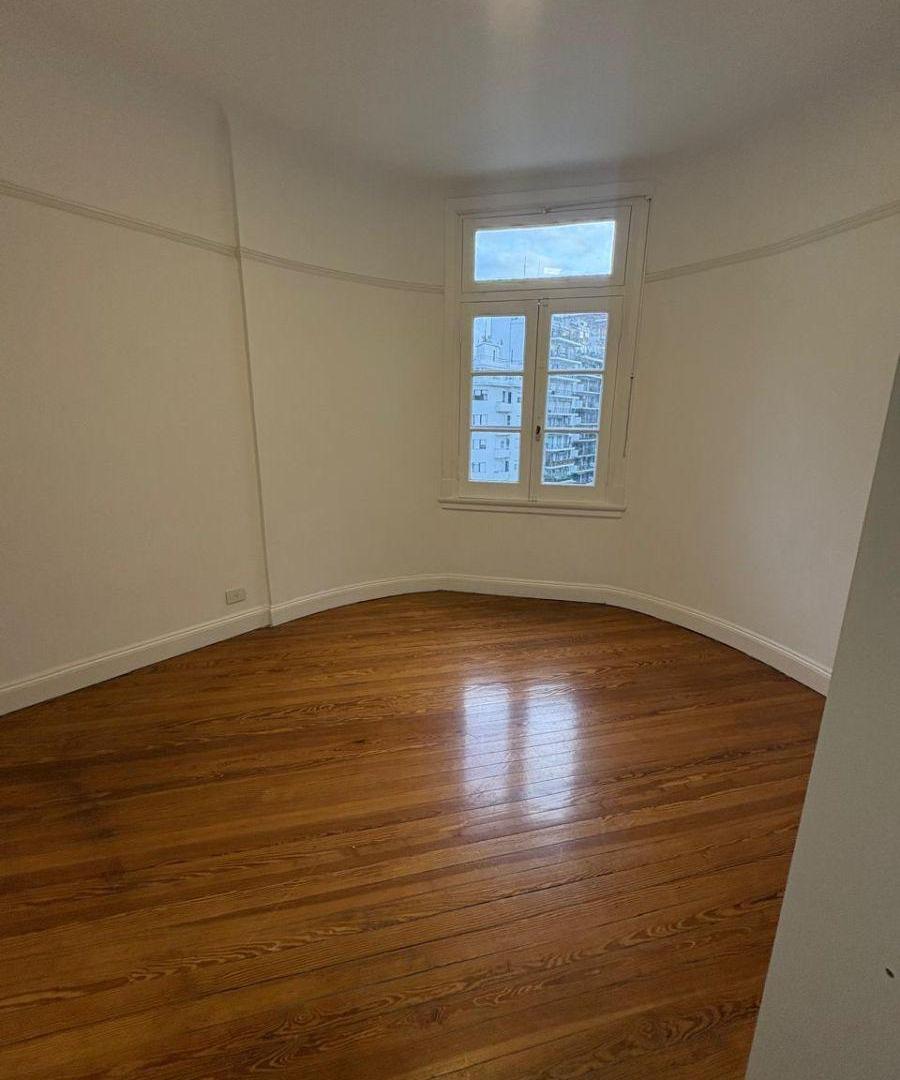 Foto de DPTO. TOTALMENTE RECICLADO DE 4 AMBIENTES MAS ESTUDIO O ESCRITORIO AL, imagen 4
