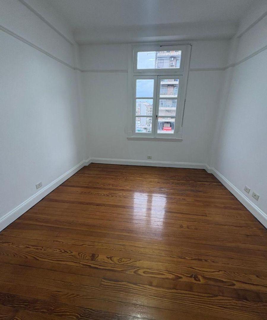 Foto de DPTO. TOTALMENTE RECICLADO DE 4 AMBIENTES MAS ESTUDIO O ESCRITORIO AL, imagen 5