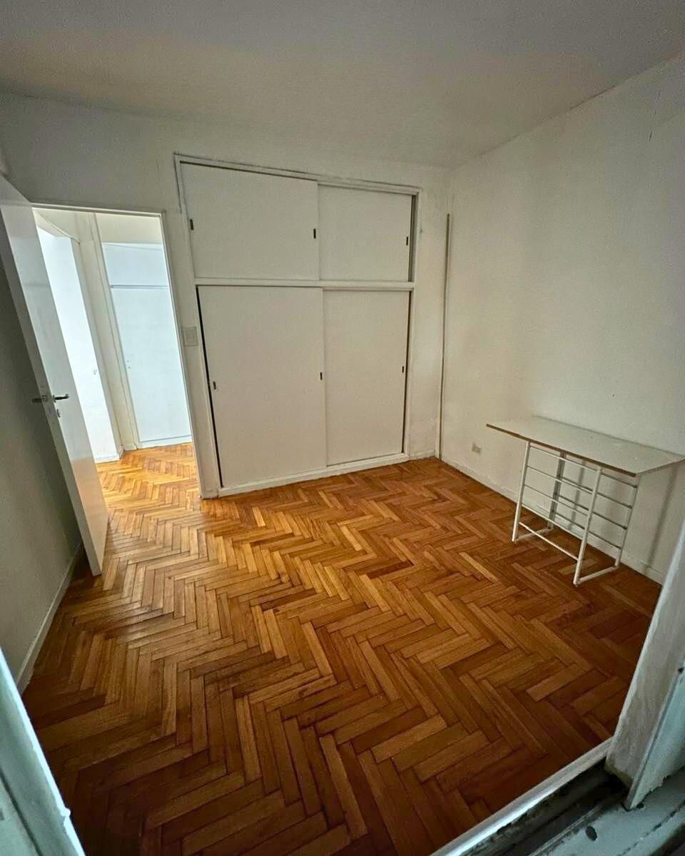 Ambientes con Balcón y Luz a Full – Expensas Bajas – Sin Ascensor 2