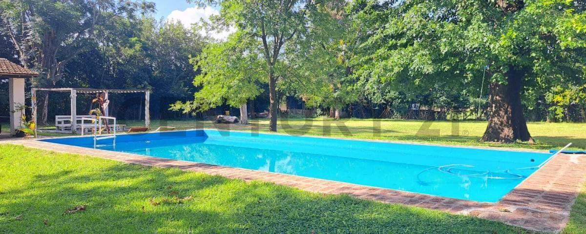 Venta de casa en Pilar con 8 (ocho) caballerizas