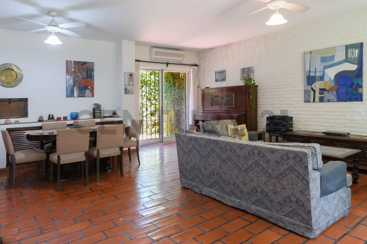 CASA EN VENTA DE 4 AMBIENTES JARDIN Y COCHERA EN BECCAR-SAN ISIDRO