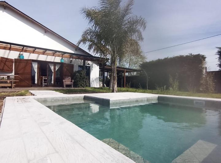 Casa - Calle Paseo del Pingüino y Av. de la Caballada - Las Lomas - Miramar 3