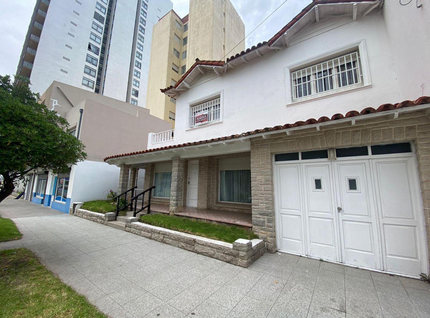 Casa 12 e/ 25 y 27 Zona IV - Miramar