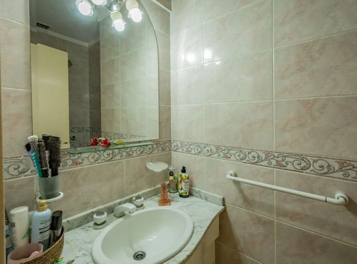 Excelente departamento 4 ambientes con dependencia 5