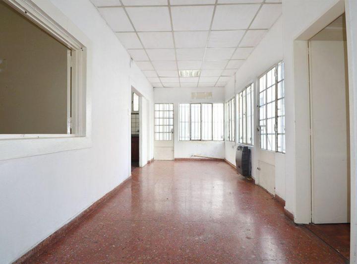 EXCELENTE CASA EN SAN MIGUEL CON JARDIN Y COCHERA 4