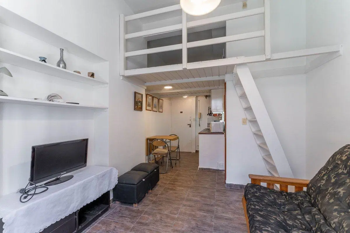 ALQUILER Monoambiente con altillo RETIRO 3er piso 2