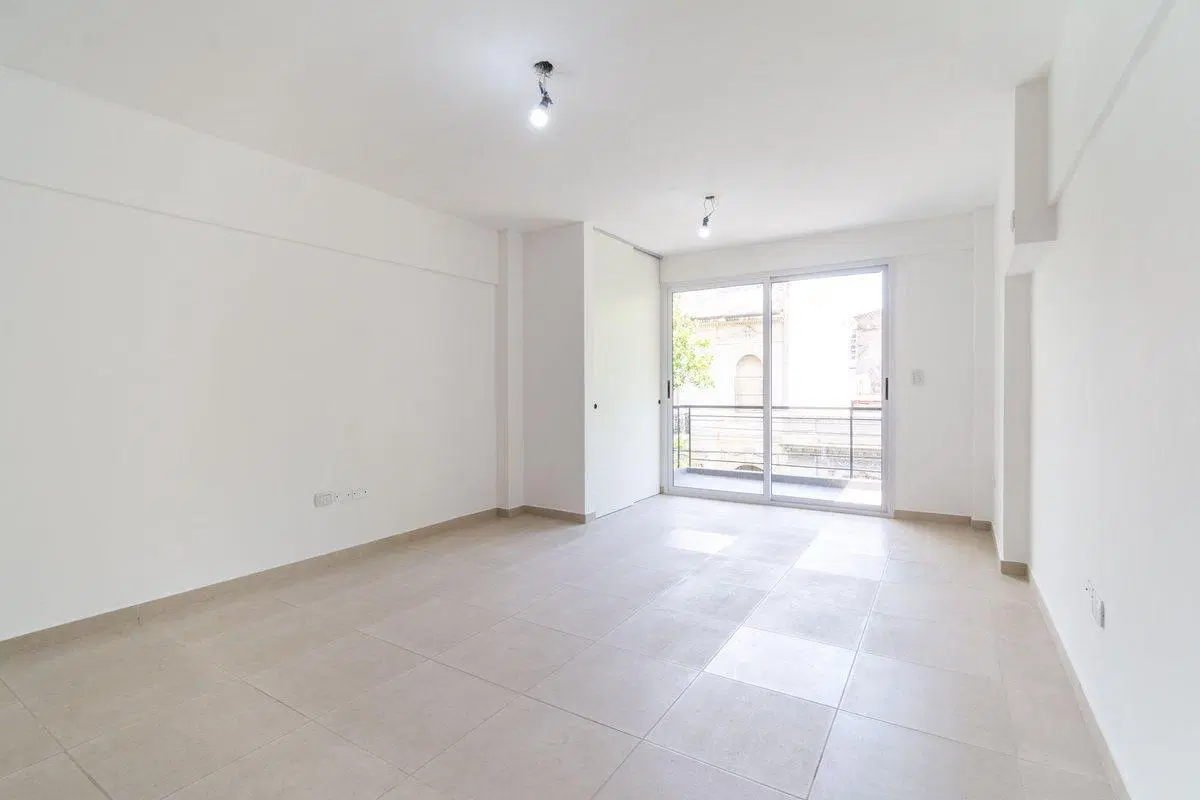 Departamento monoambiente en alquiler en Flores 4