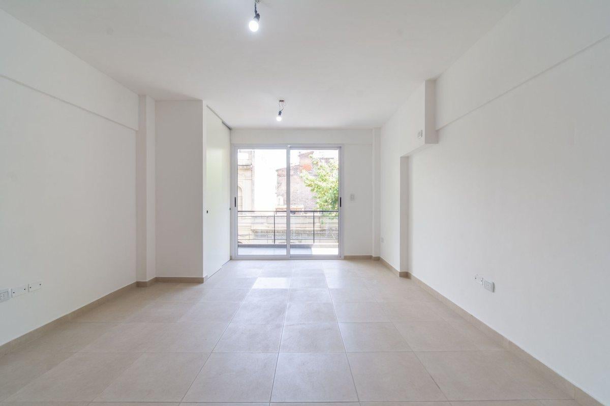 Departamento monoambiente en alquiler en Flores