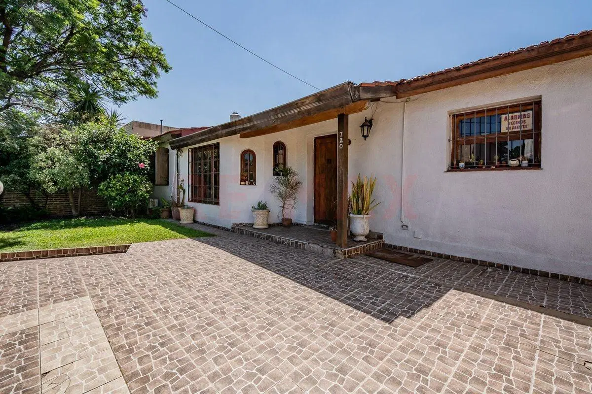Casa 4 amb + DPTO - C. Evita - VENTA / PERMUTA 4
