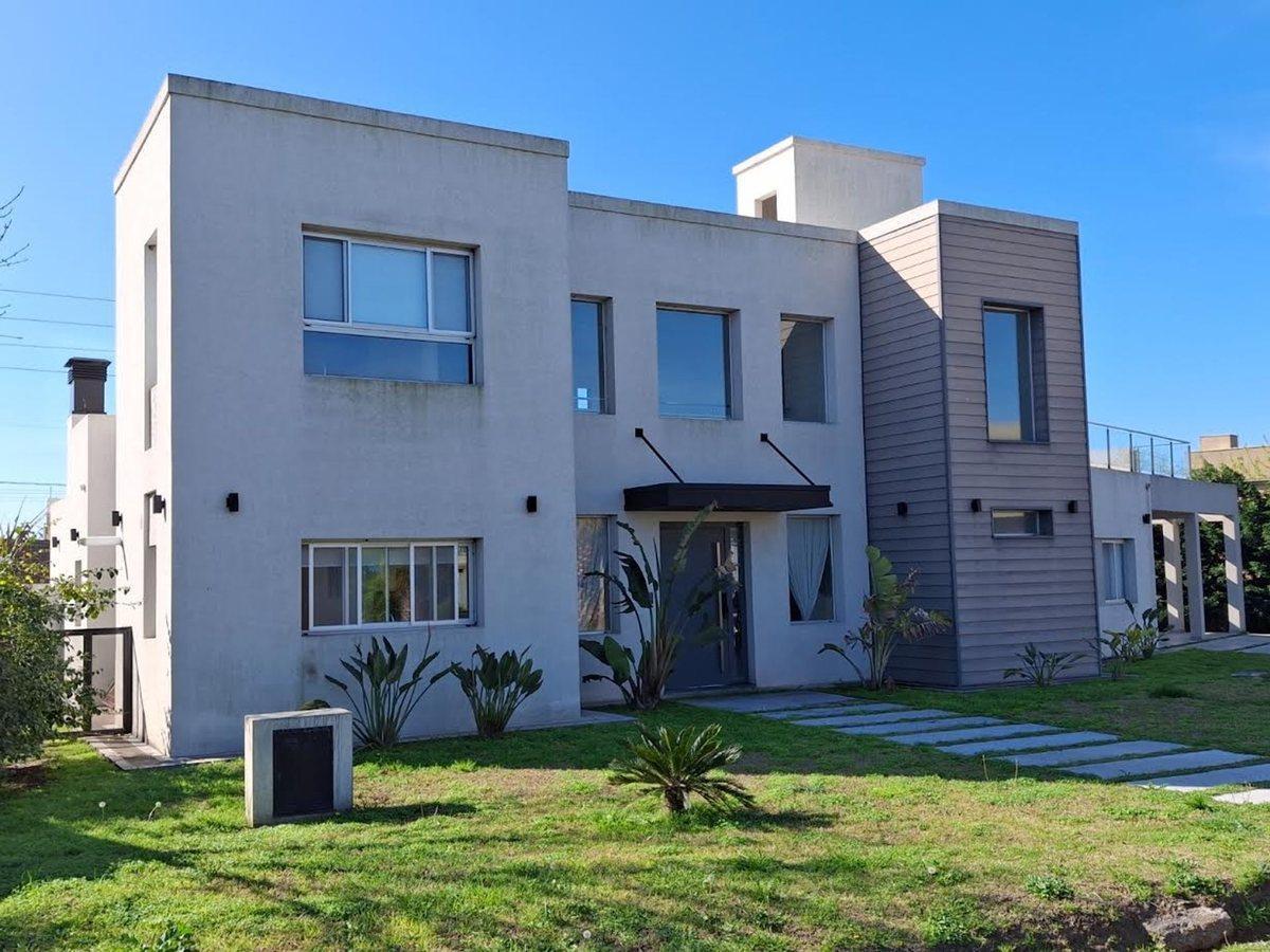 Venta casa Barrio Los Troncos Apto Credito