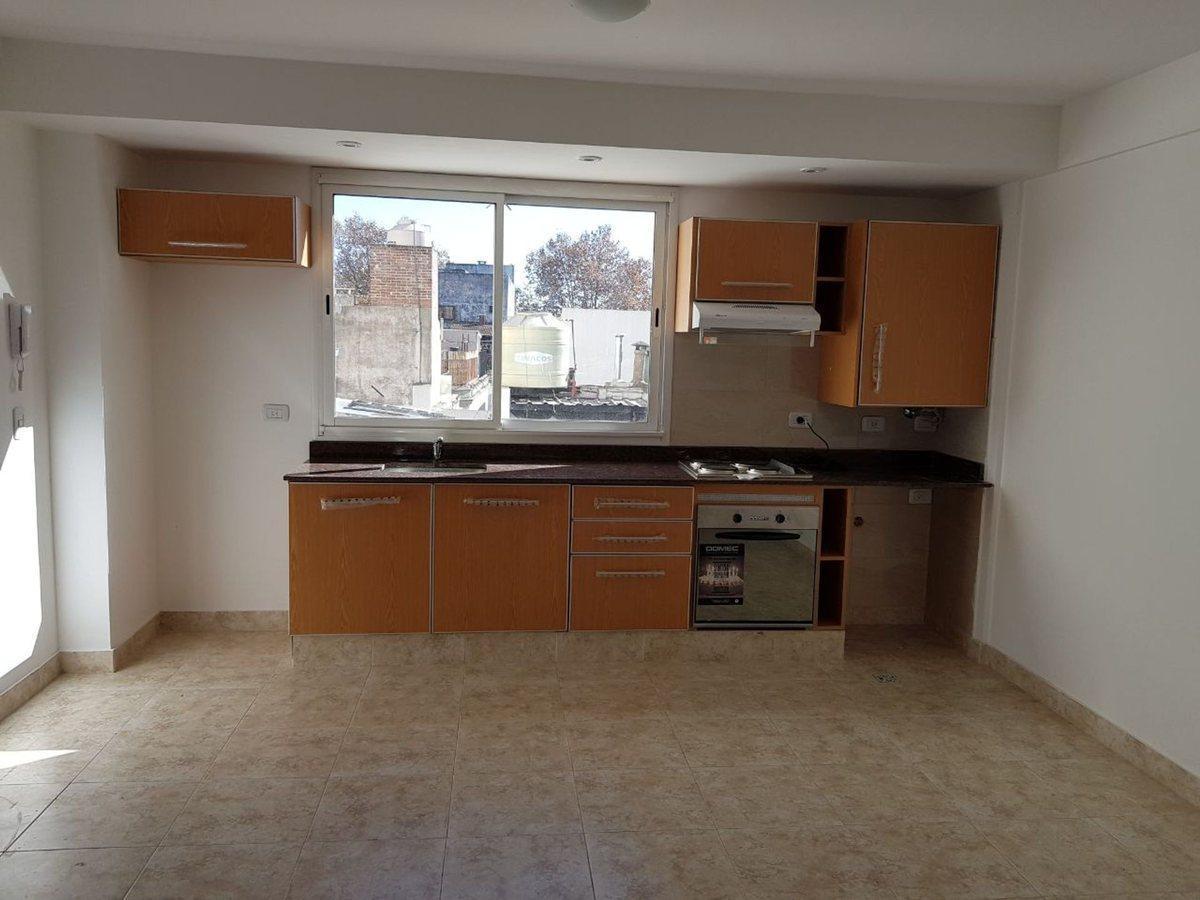 IMPECABLE MONOAMBIENTE CON BALCON EN CHACARITA