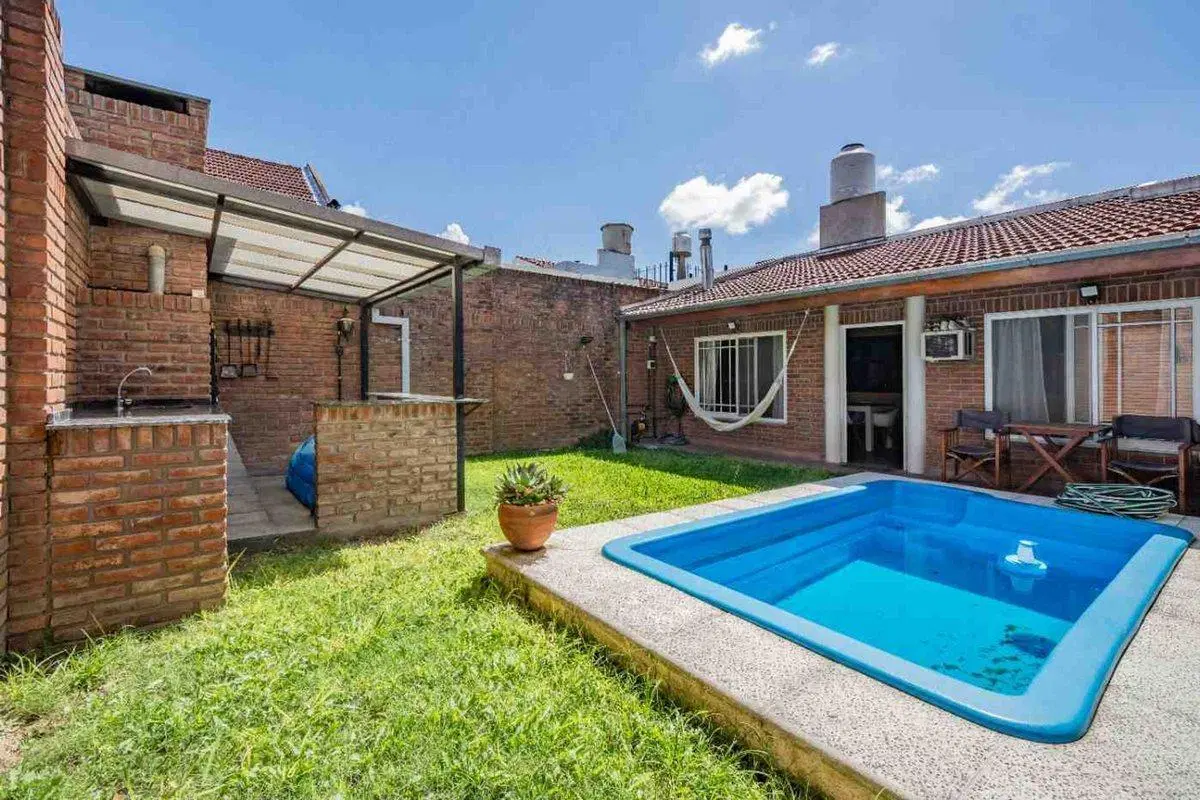 VENTA - CASA 3 AMB C/ QUINCHO Y PILETA - C. MADERO 4