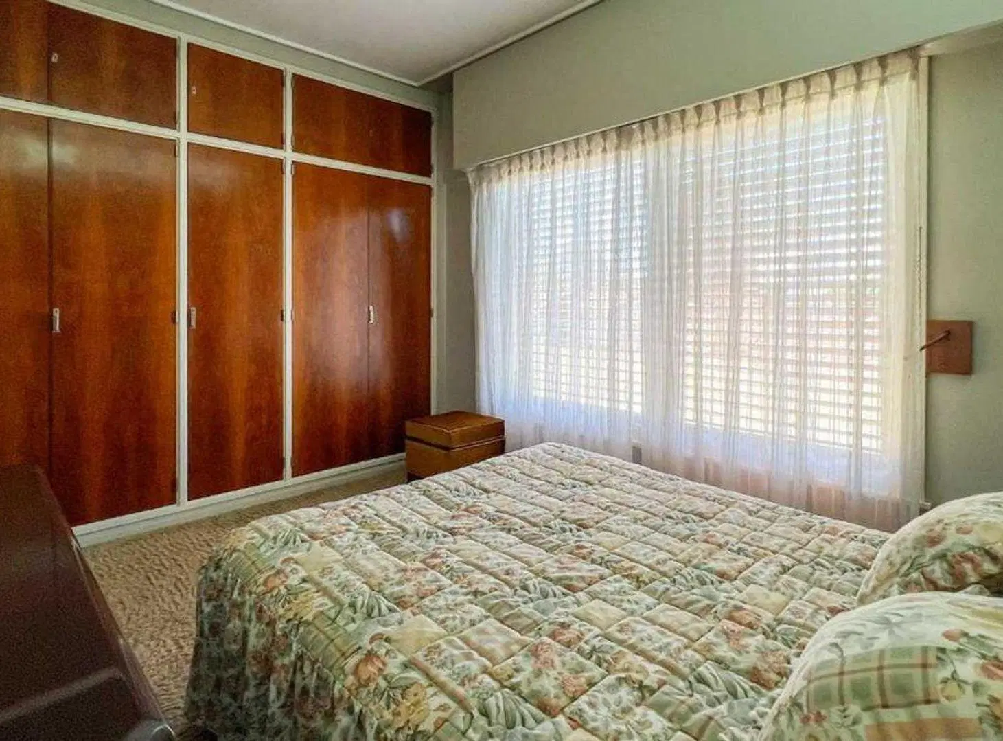 Venta casa Barrio Parque Bernal sobre dos lotes 5