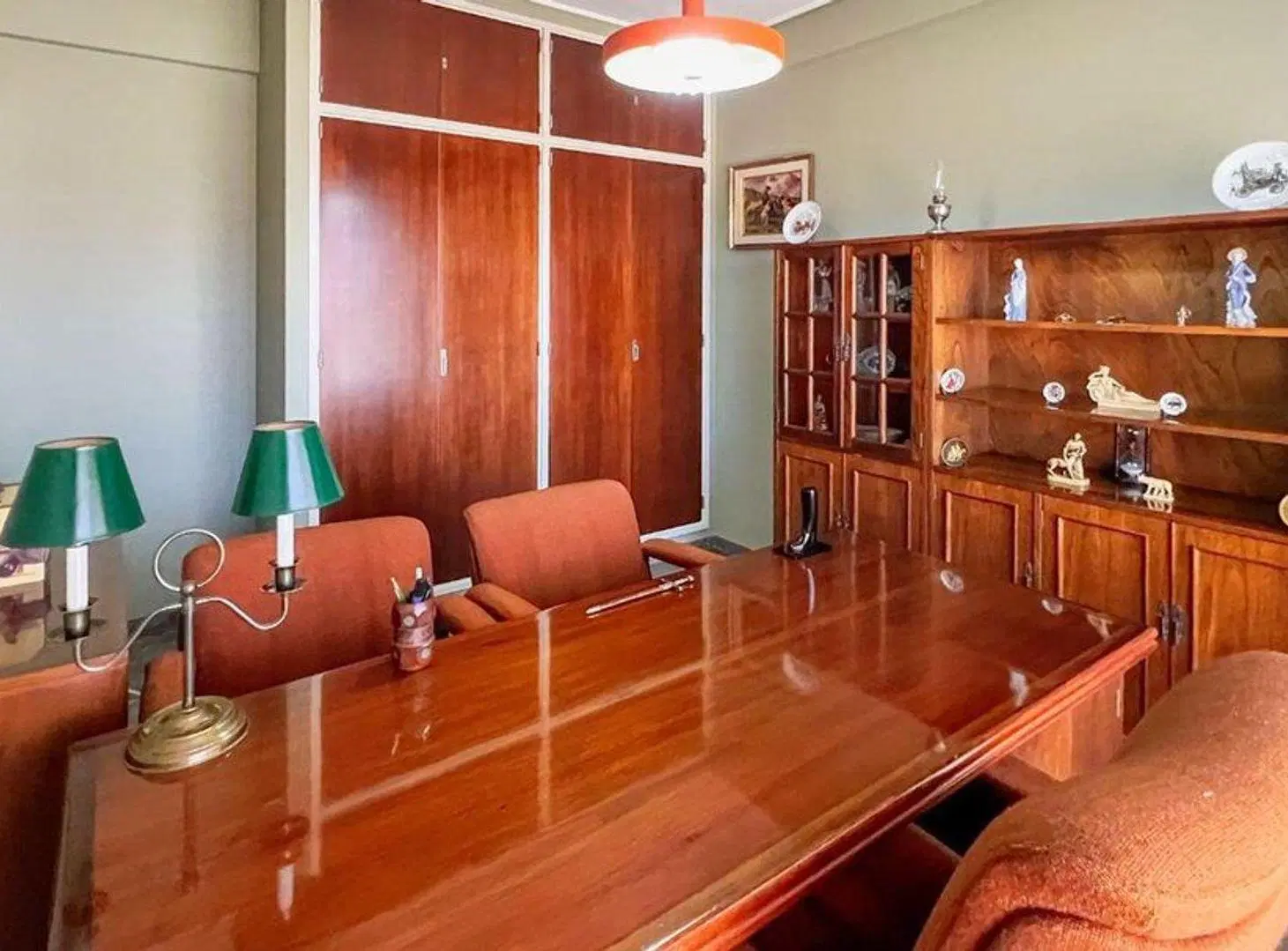 Venta casa Barrio Parque Bernal sobre dos lotes 4