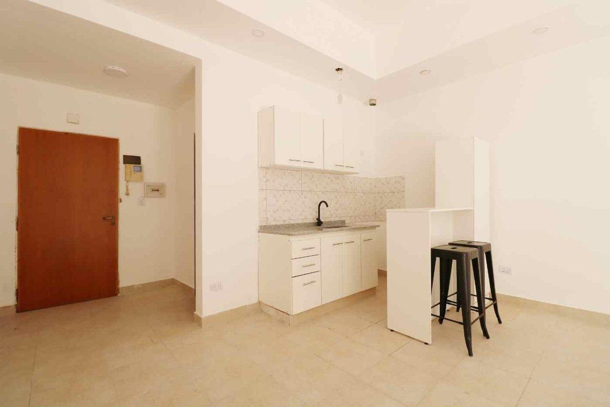 Foto de Venta Monoambiente divisible con patio, a estrenar, imagen 3