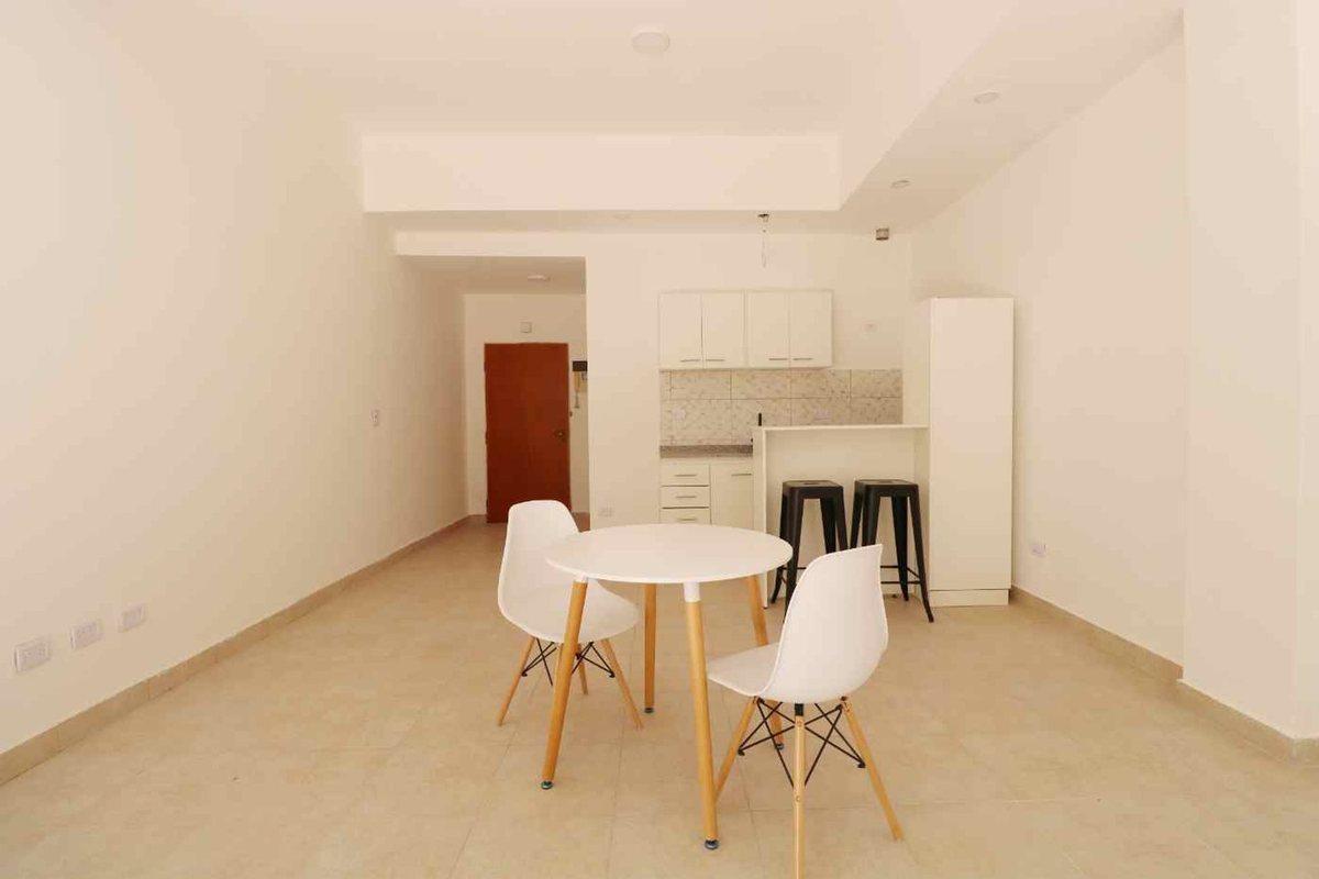 Foto de Venta Monoambiente divisible con patio, a estrenar, imagen 2