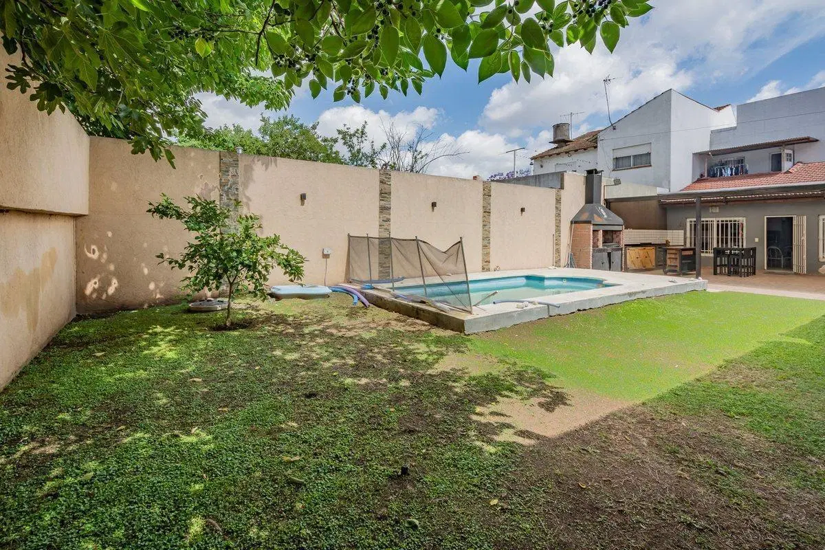VENTA - Casa 6 ambientes en Aldo Bonzi con Pileta 4