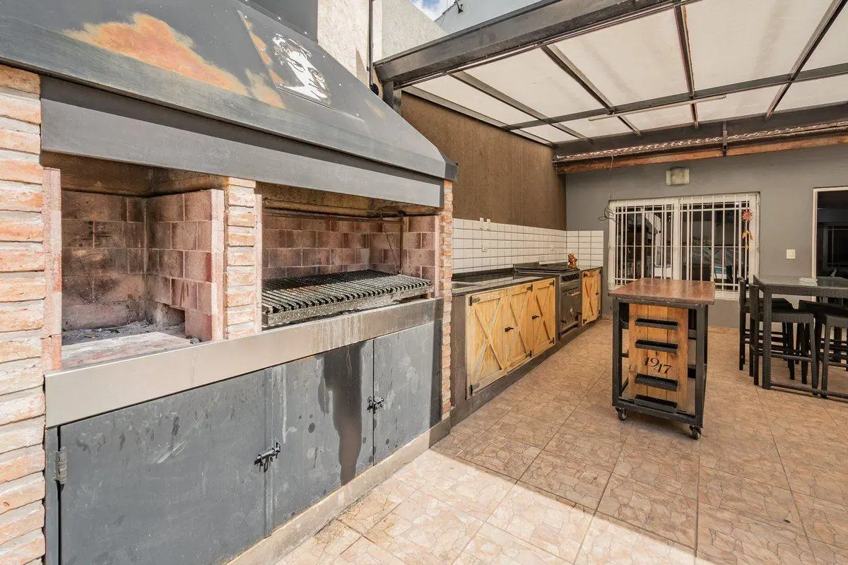 VENTA - Casa 6 ambientes en Aldo Bonzi con Pileta 5