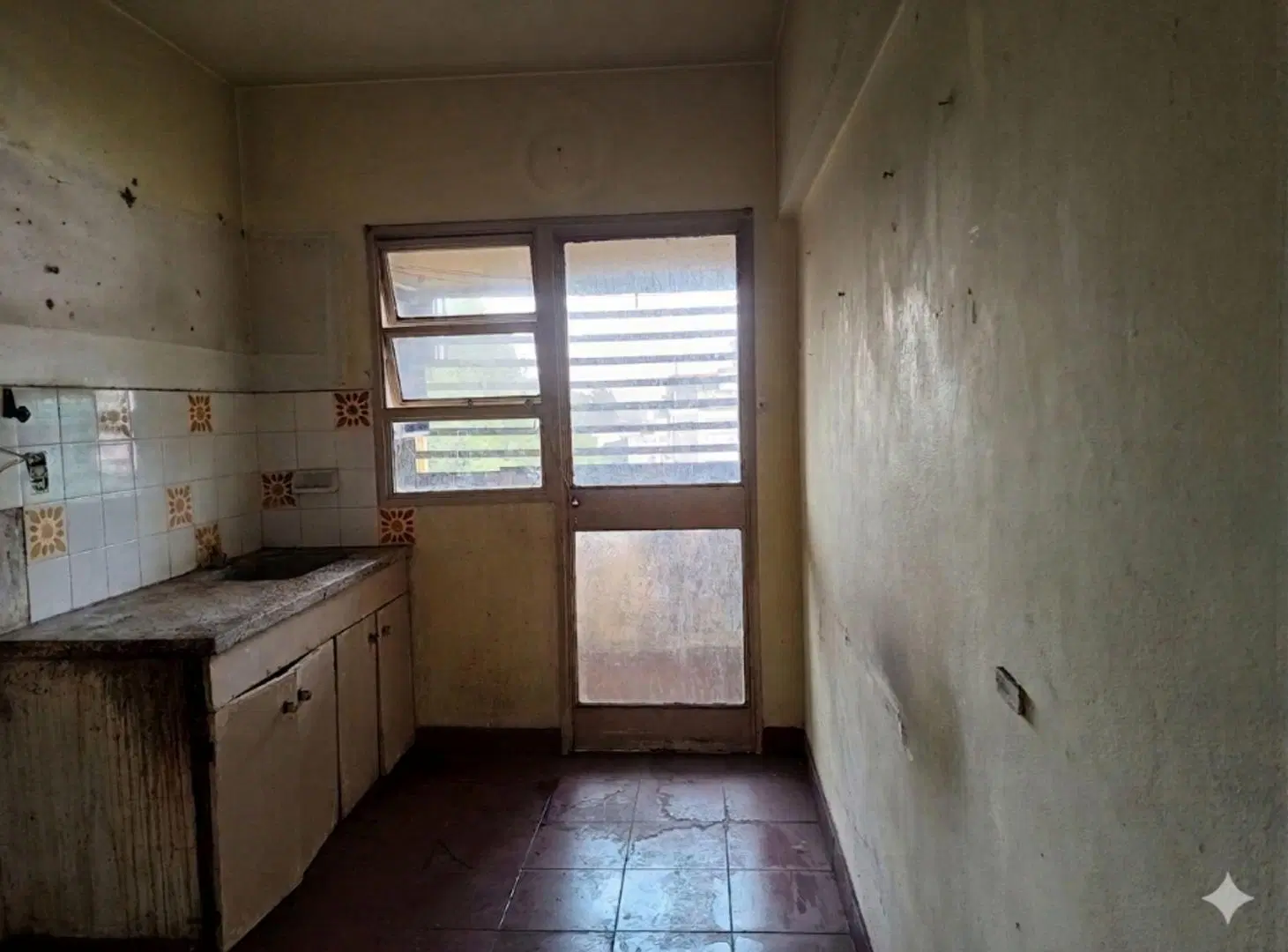 3 Ambientes a reciclar con balcón Oportunidad! 5