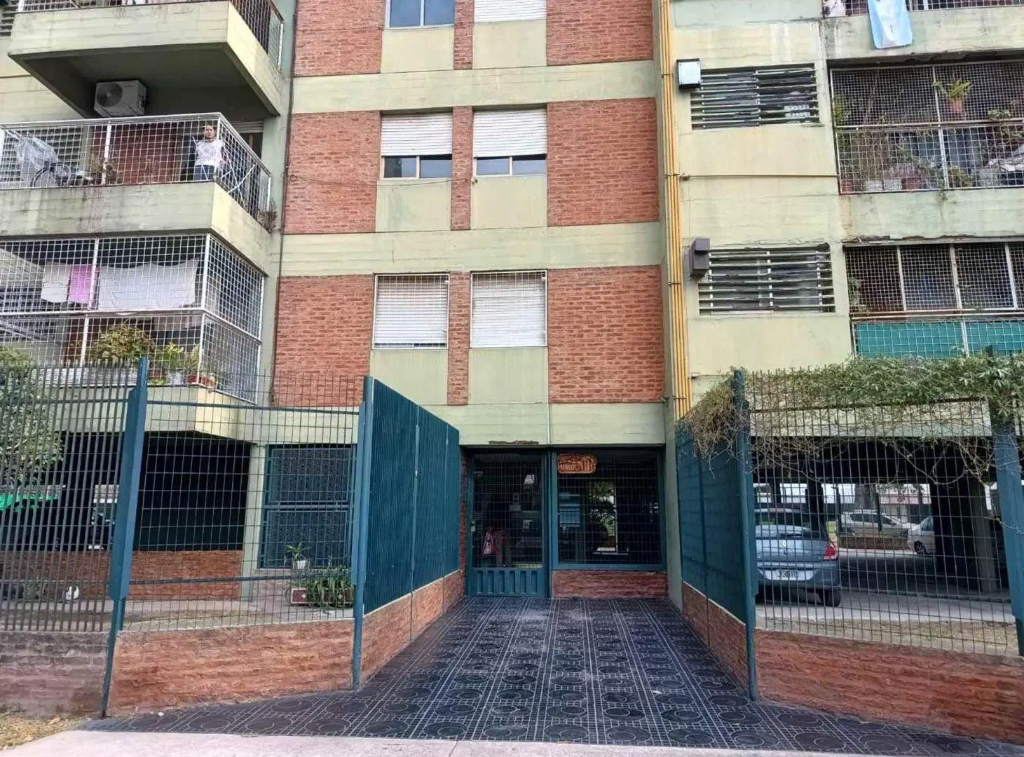 3 Ambientes a reciclar con balcón Oportunidad! 2