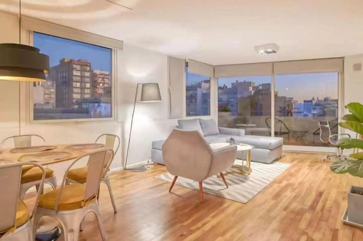 VENTA CON RENTA USD- TRIPLEX C COCHERA EN BELGRANO 5