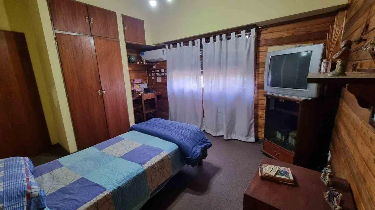 CASA EN VENTA MARTIN CORONADO GRAN JARDIN Y PILETA 4