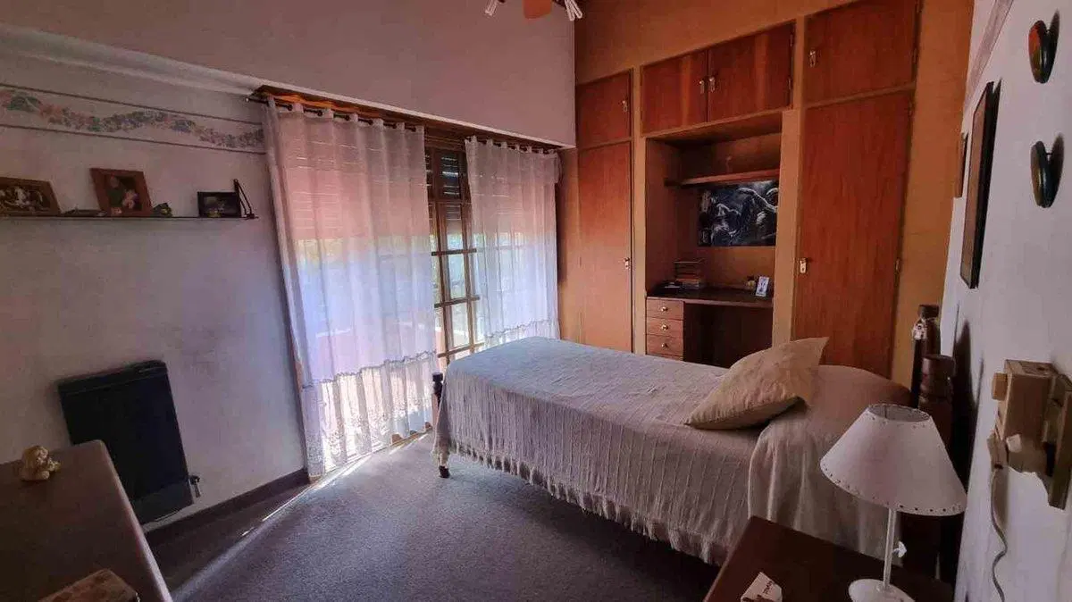 CASA EN VENTA MARTIN CORONADO GRAN JARDIN Y PILETA 2