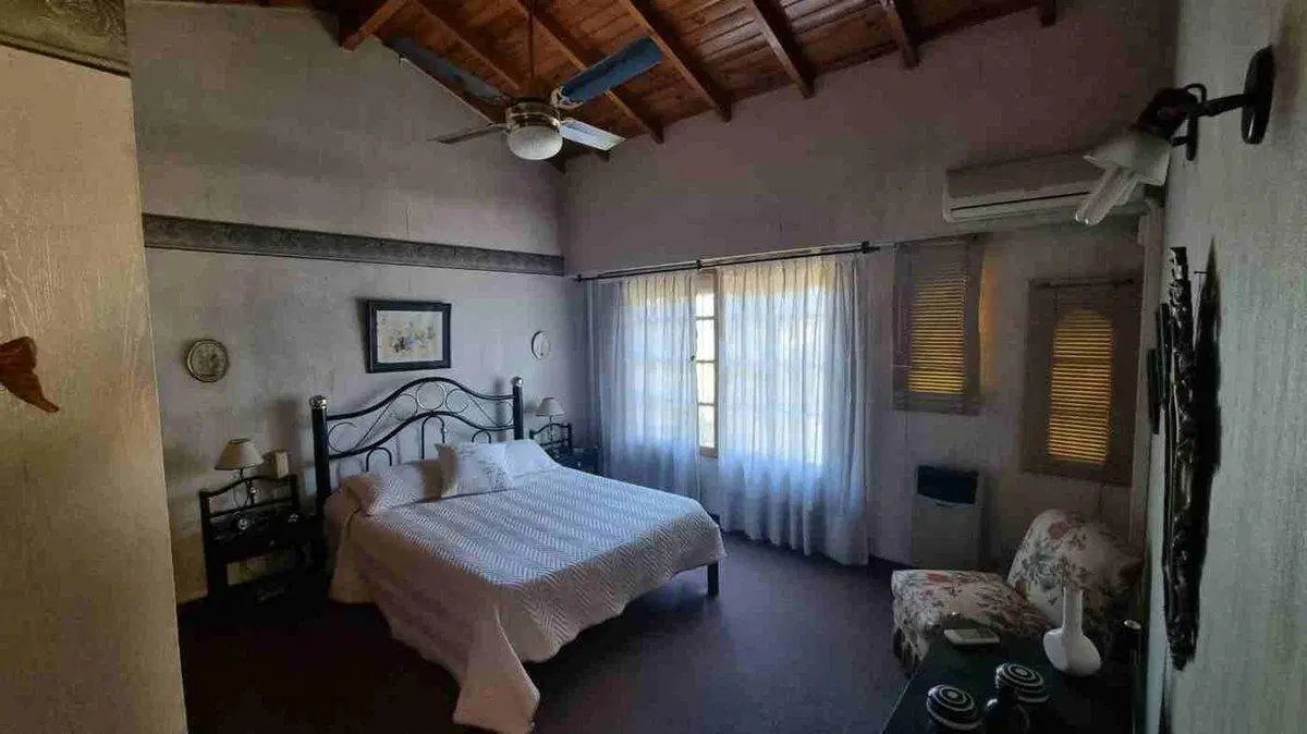 CASA EN VENTA MARTIN CORONADO GRAN JARDIN Y PILETA 5